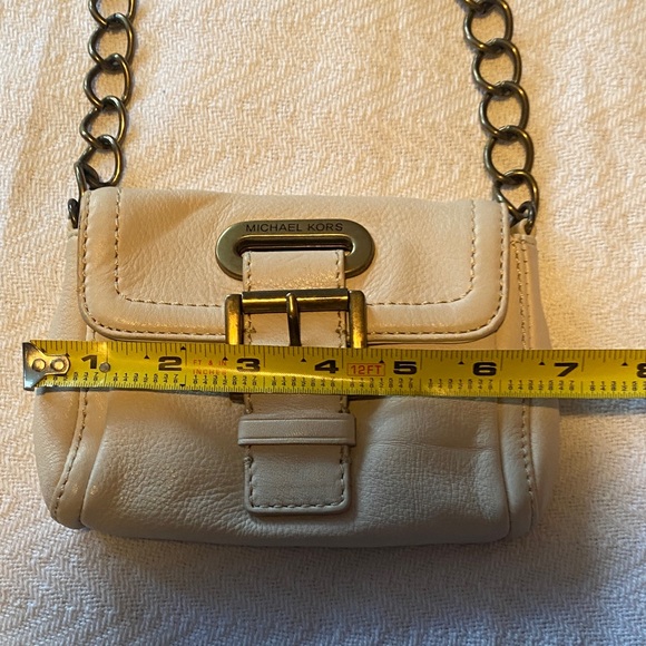 Michael Kors Cream Mini Bag with Chain Strap - Picture 4 of 9